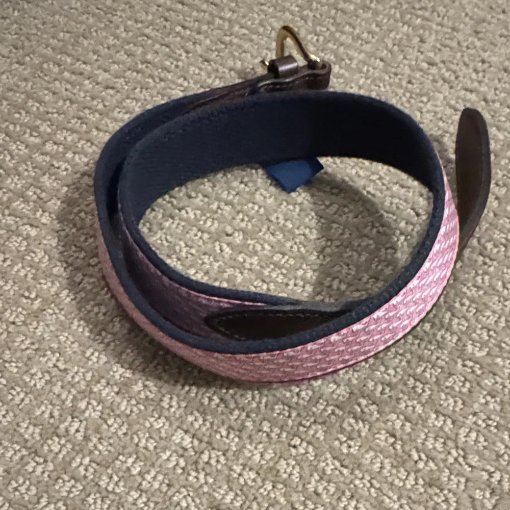 Vineyard vines pink leather belt kids size 28